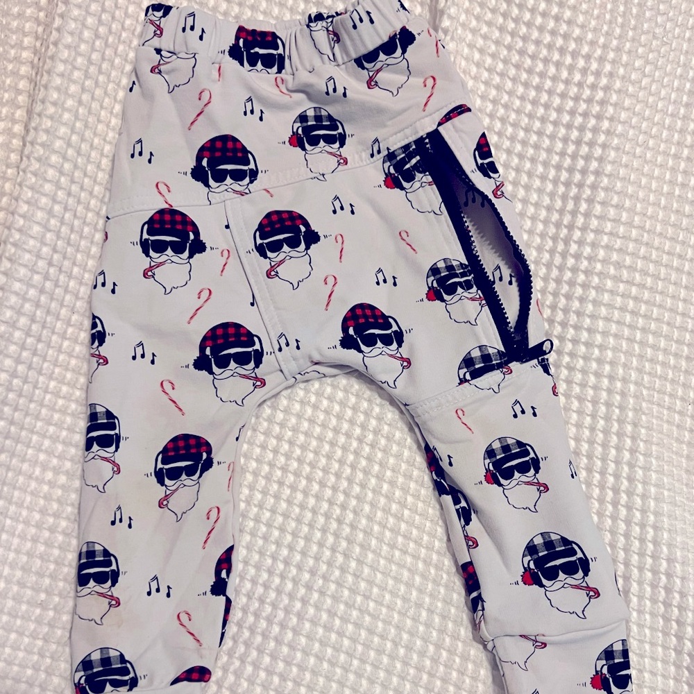 Posh Kiddos Limited Edition Santa pants, stretch fit and side zipper
